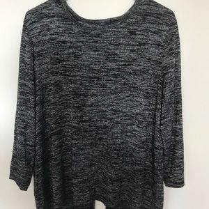 GAP SPLIT BACK TOP